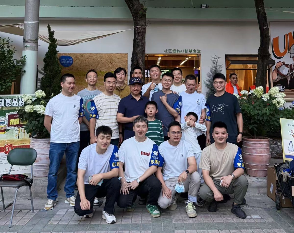 希望之翼志愿者合影